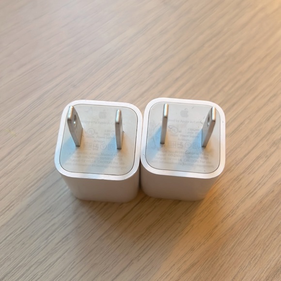 Apple 5W USB Power Adapter - Picture 1 of 3